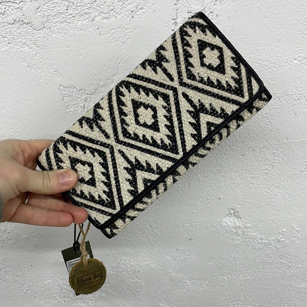 Myra Bag- Revolutionary Wallet